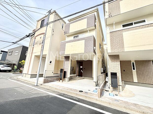 前面道路はきちんと整備されています  