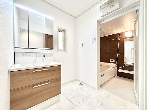 清潔感のある快適空間です。毎日の身支度も気持ち良くお使い頂けます。 