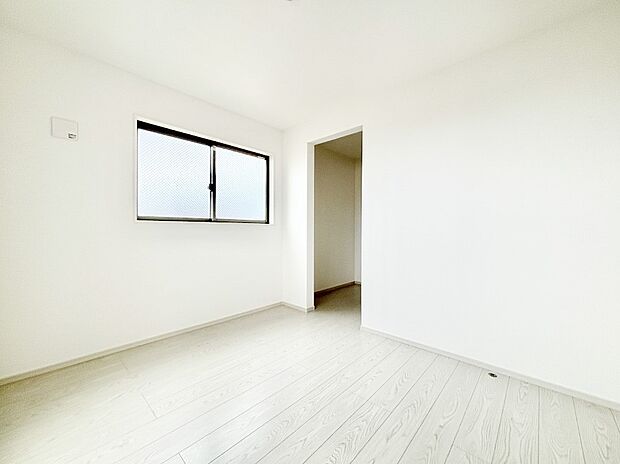 ウォークインクローゼットがあるお部屋。季節ごとの入れ替えも不要で便利です！