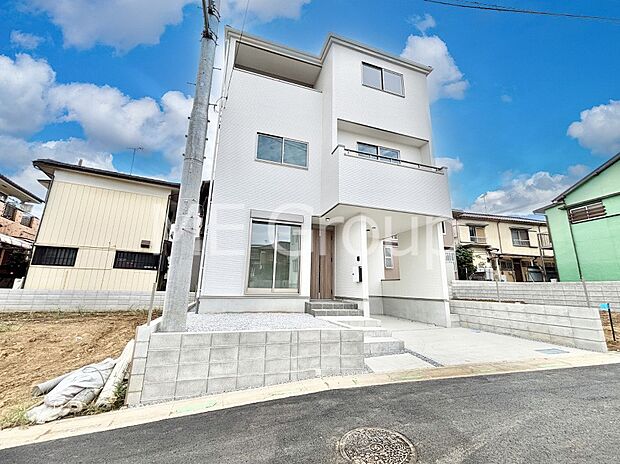 洗練された外観、上質な住空間が広がる室内は永く安心して過ごせる住居です。 