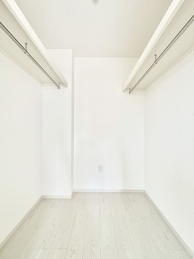 ウォークインクローゼット付きで生活空間を広く利用できます。