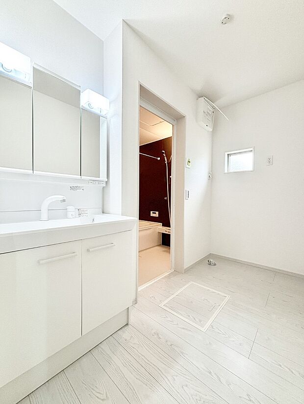 清潔感のある快適空間です。毎日の身支度も気持ち良くお使い頂けます。 