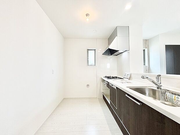 広々とした使い勝手の良いキッチンで日々のお料理も楽しくなりそう