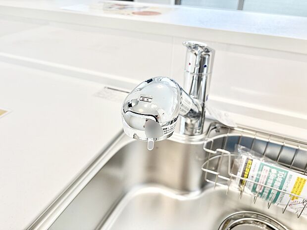 いつでも清潔なおいしいお水を。一つの水栓で水道水と浄水を使い分け。