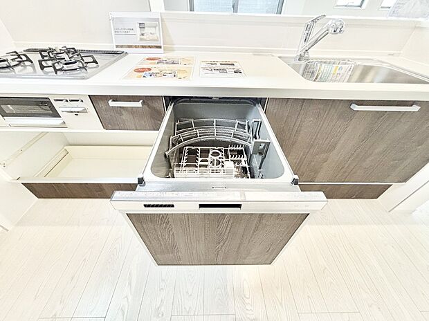 面倒なお片づけは食洗機にお任せ！家事の負担が減って、時間にも気持ちにもゆとりができます。