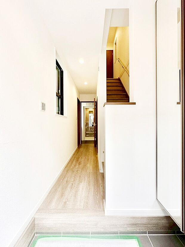 家族の帰宅やお客様をあたたかく迎える玄関