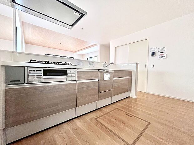 料理をしながらでもご家族との会話を楽しめる対面キッチン