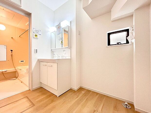 清潔感のある快適空間です。毎日の身支度も気持ち良くお使い頂けます。 