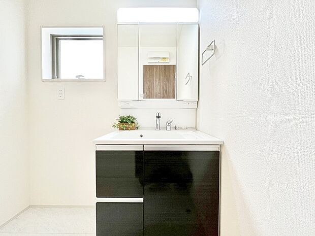 収納力と機能性に優れた洗面化粧台