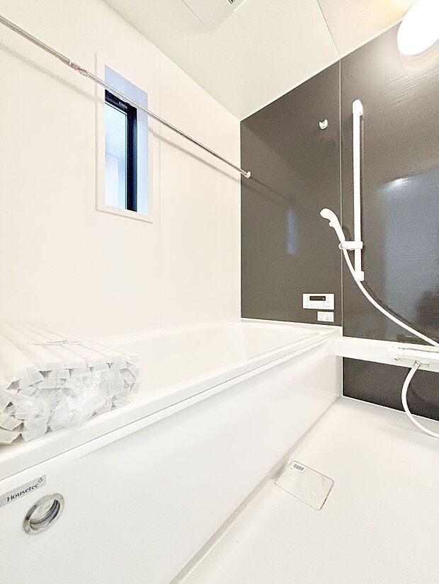 落ち着いた雰囲気でゆっくりお寛ぎいただけるバスルーム