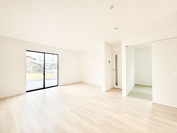 家族の笑顔が自然と生まれてくる、そんな雰囲気のダイニングに仕上がっています。