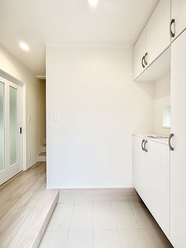 明るい玄関はお客様をお出迎えするのにぴったりです!