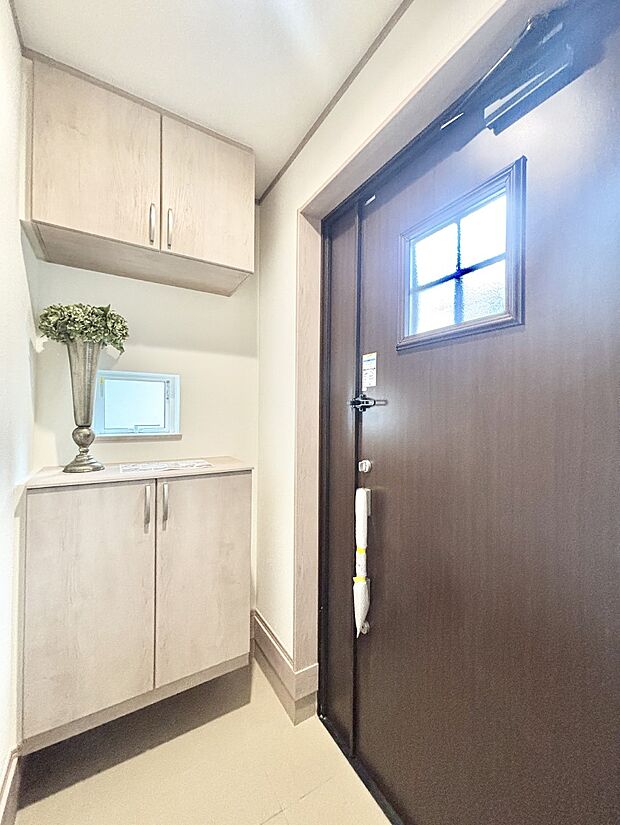 飾り棚を利用して、お越しいただくお客様をおもてなしできます。  