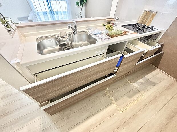 使いやすさを優先したスライド式収納タイプ！