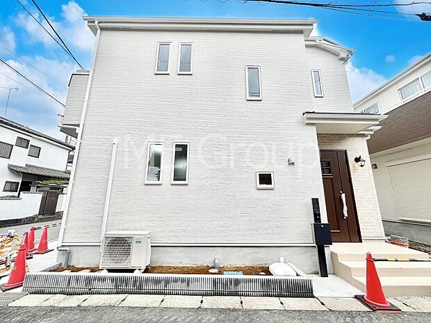 洗練された外観、上質な住空間が広がる室内は永く安心して過ごせる住居です。   