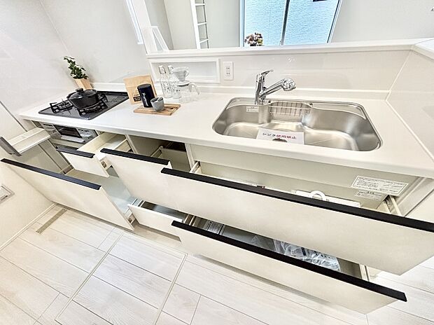 使いやすさを優先したスライド式収納タイプ!