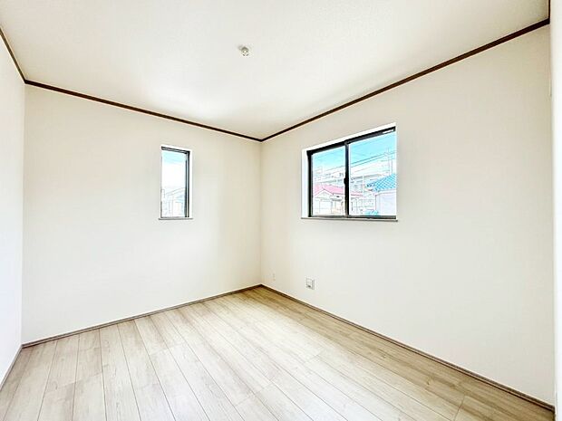 窓からのやさしい光が心地よいプライベートルーム