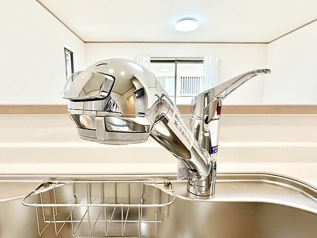 いつでも清潔なおいしいお水を。一つの水栓で水道水と浄水を使い分け。