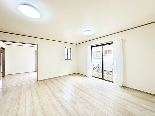 隣接の洋室を開放すればさらに広々空間に