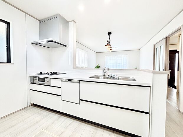 カウンター越しに楽しいおしゃべり。いつものお料理がもっと美味しくなりそうですね