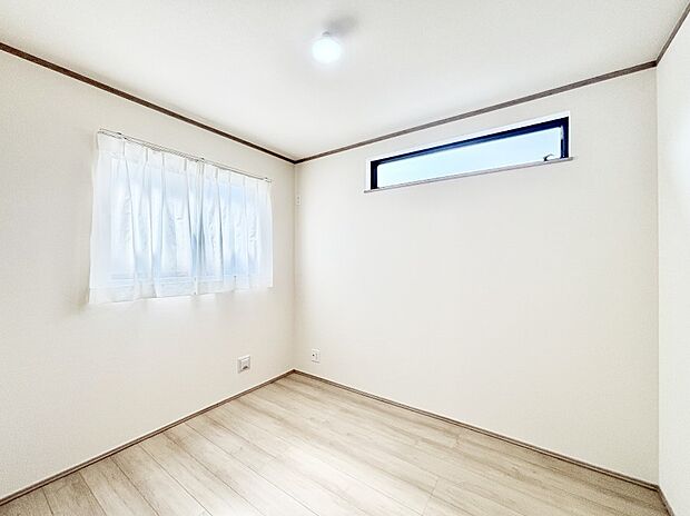 2面採光で気持ちよく自然光が取り入れられるのでお子様のお部屋にもピッタリ