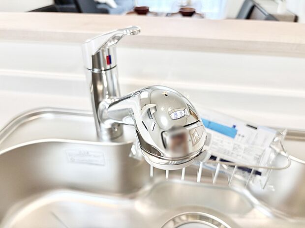 いつでも清潔なおいしいお水を。一つの水栓で水道水と浄水を使い分け。