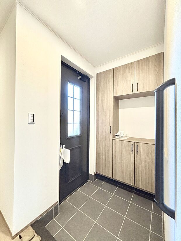 明るい玄関はお客様をお出迎えするのにぴったりです!