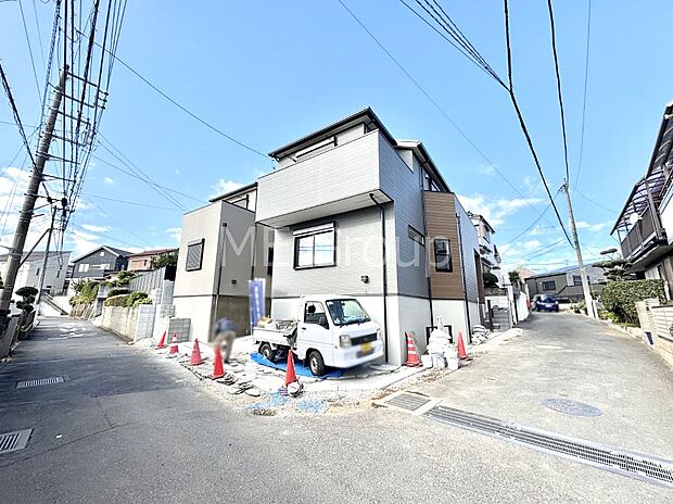 前面道路はきちんと整備されています  