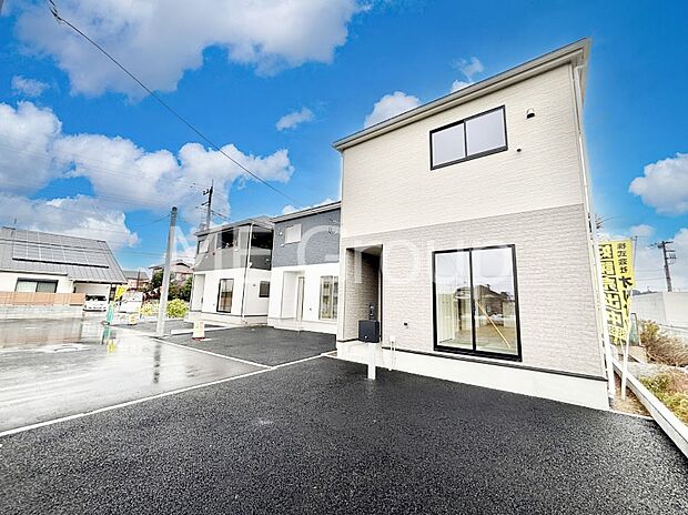 洗練された外観、上質な住空間が広がる室内は永く安心して過ごせる住居です。 