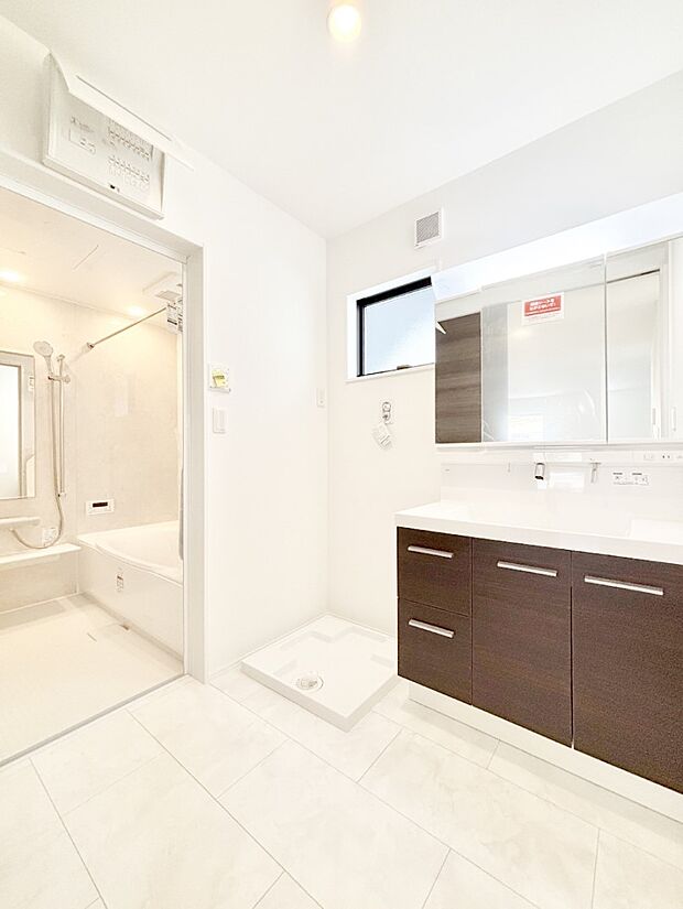 広々とゆとりのあるランドリースペース。