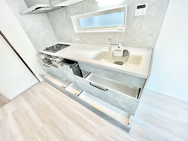 使いやすさを優先したスライド式収納タイプ！