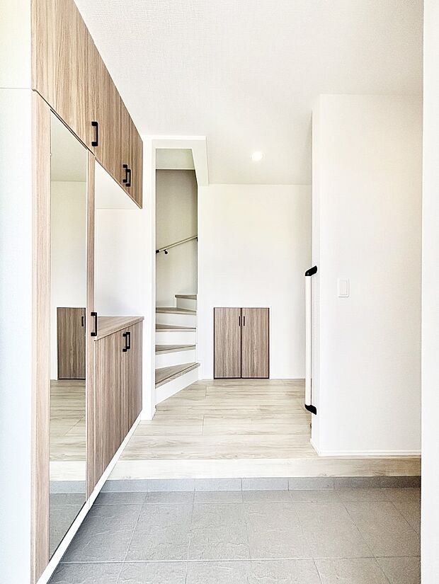 家族の帰宅やお客様をあたたかく迎える玄関