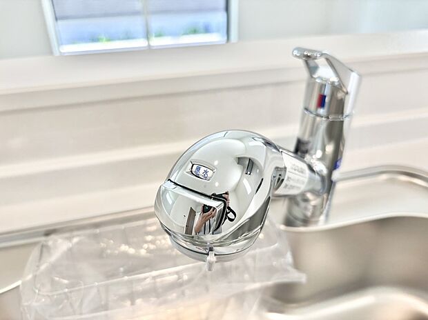 いつでも清潔なおいしいお水を。一つの水栓で水道水と浄水を使い分け。