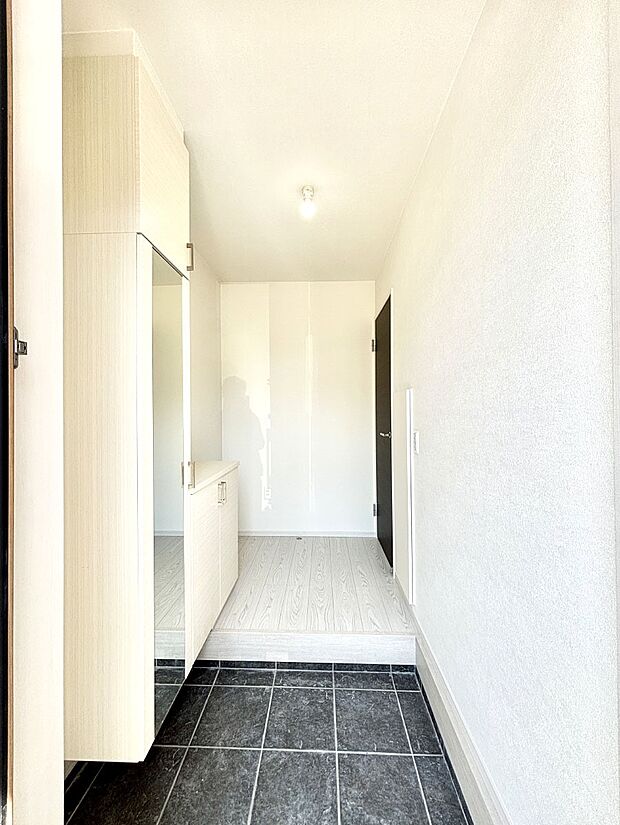 家族の帰宅やお客様をあたたかく迎える玄関  