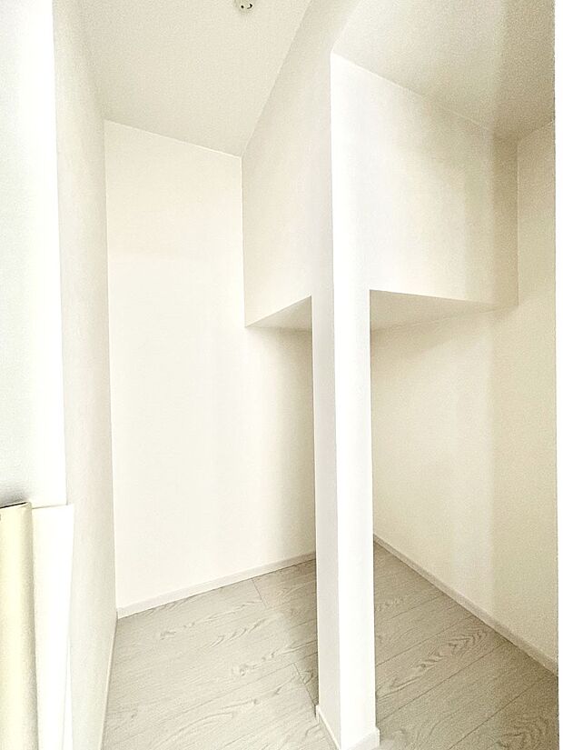 家族みんなの共有物を収納するのに便利なファミリークローゼット