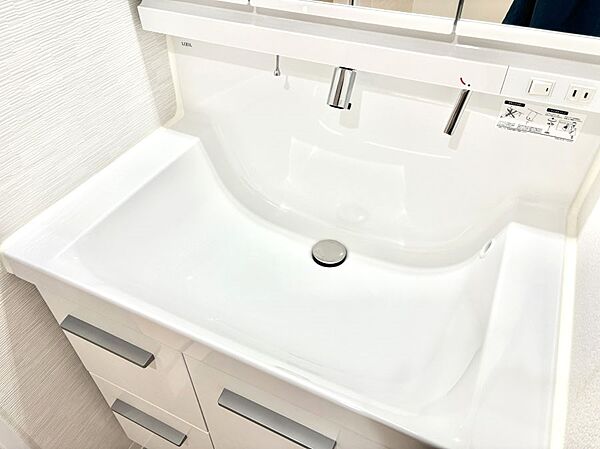 ハンドシャワー付き！使いやすい洗面台。