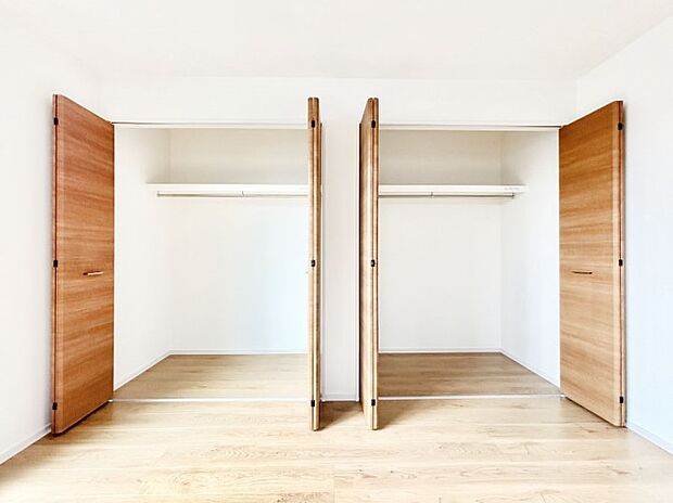 たっぷりの収納スペースで快適に暮らせそう 