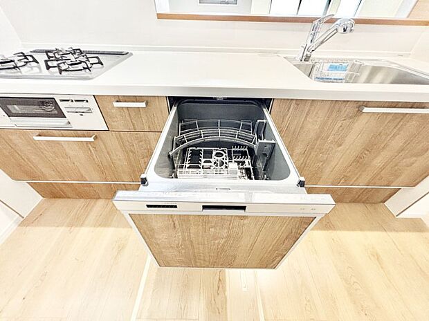 面倒なお片づけは食洗機にお任せ！家事の負担が減って、時間にも気持ちにもゆとりができます。