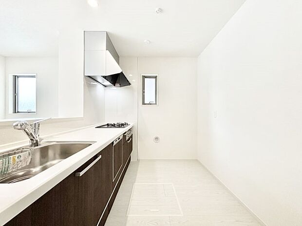 ゆとりあるキッチンスペースでお料理や食後の後片付けもスムーズに!