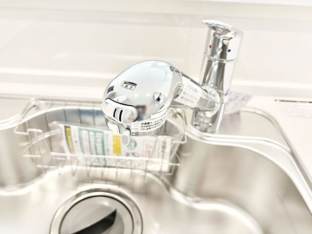 いつでも清潔なおいしいお水を。一つの水栓で水道水と浄水を使い分け。