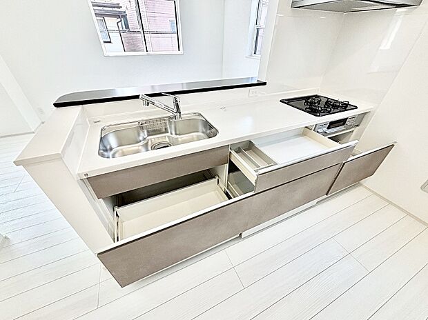 スライド式収納なので上からの出し入れが可能！腰をかがめずに楽々！ 