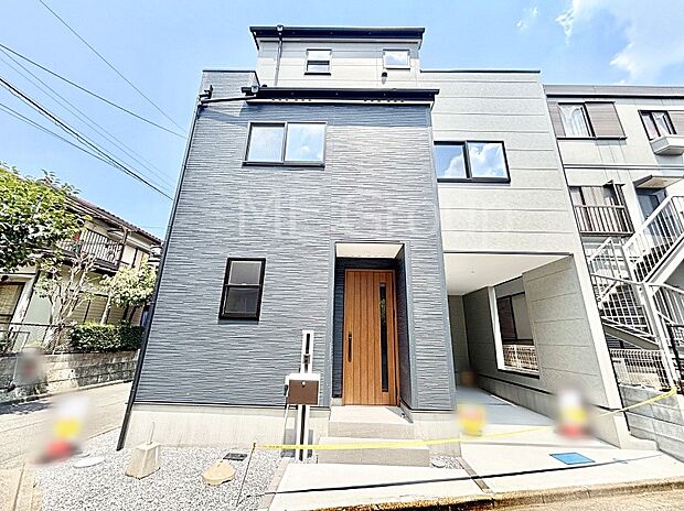 上質感あふれる外観デザイン。魅力の住まいを実現。 