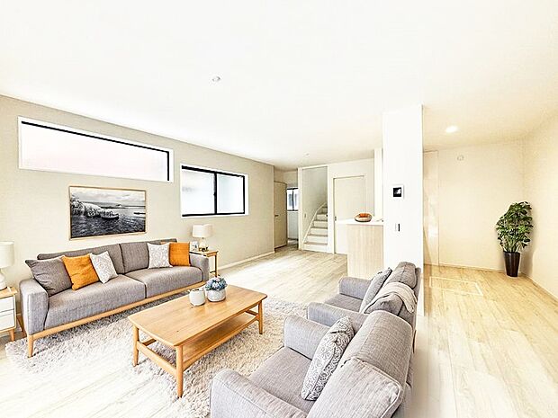 落ち着いた雰囲気のLDKは家族みんなの快適空間※家具はCGです