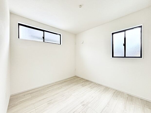 窓からのやさしい光が心地よいプライベートルーム