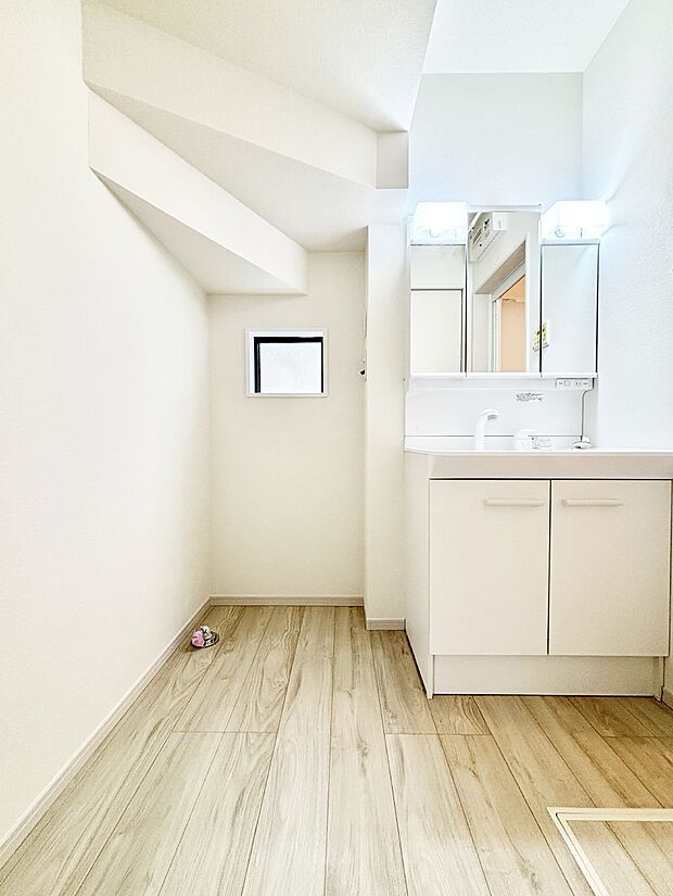 収納力と機能性に優れた洗面化粧台