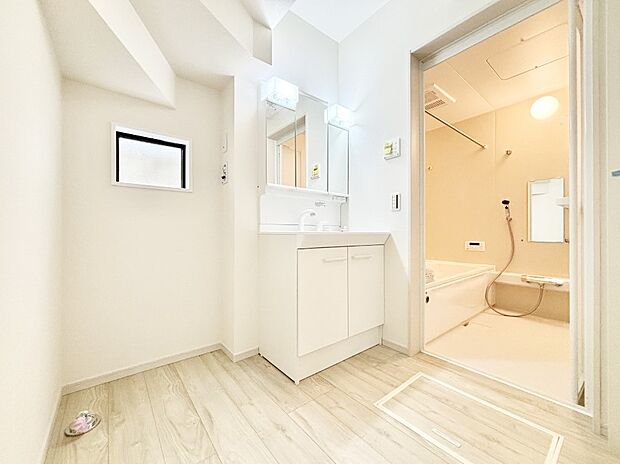 清潔感ある洗面化粧室で朝の身支度も快適