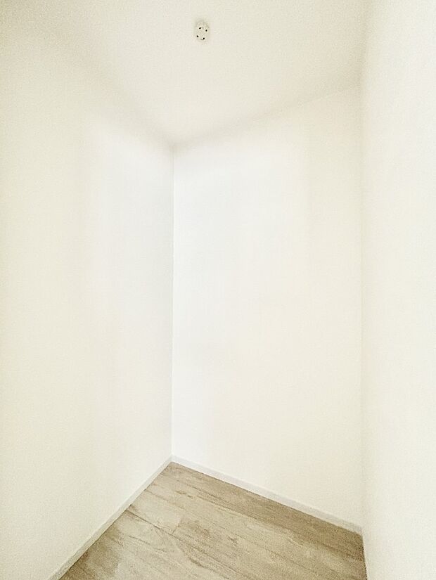 ウォークインクローゼットの活用で生活空間スッキリ