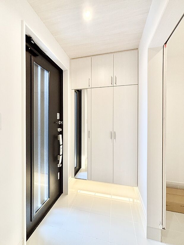 家族の帰宅やお客様をあたたかく迎える玄関。