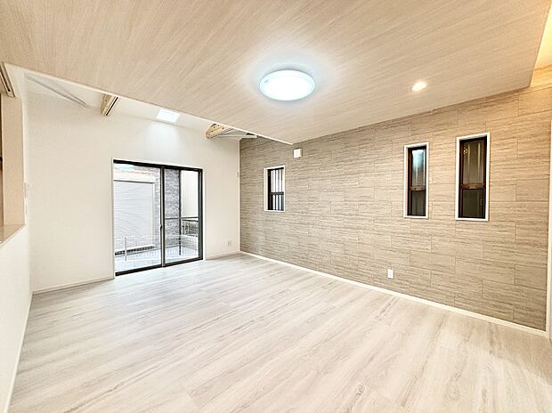 家族団らんの時間も増えそうなくつろぎのリビングダイニング。