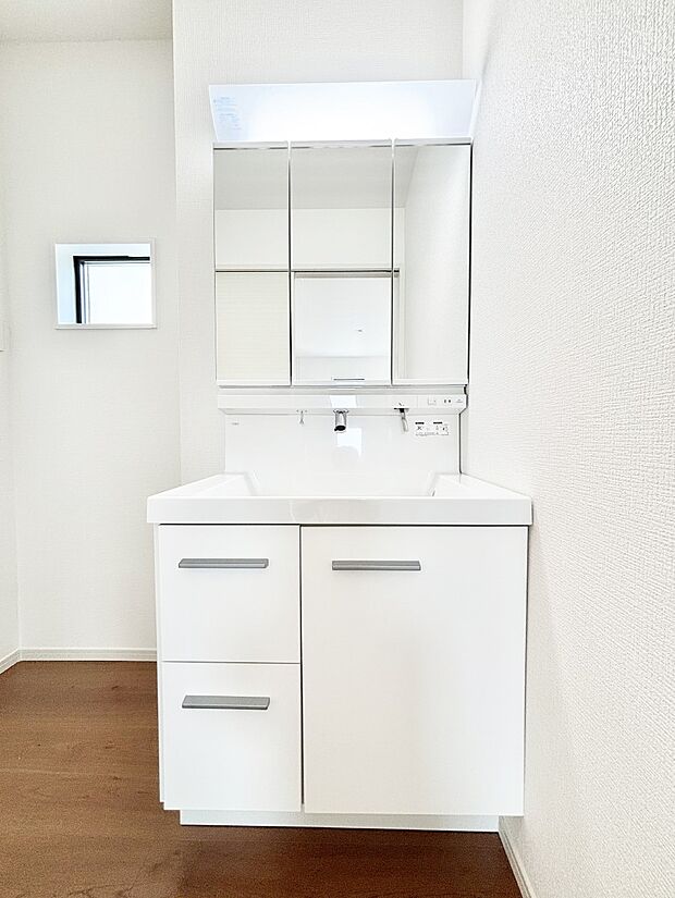 収納力と機能性に優れた洗面化粧台